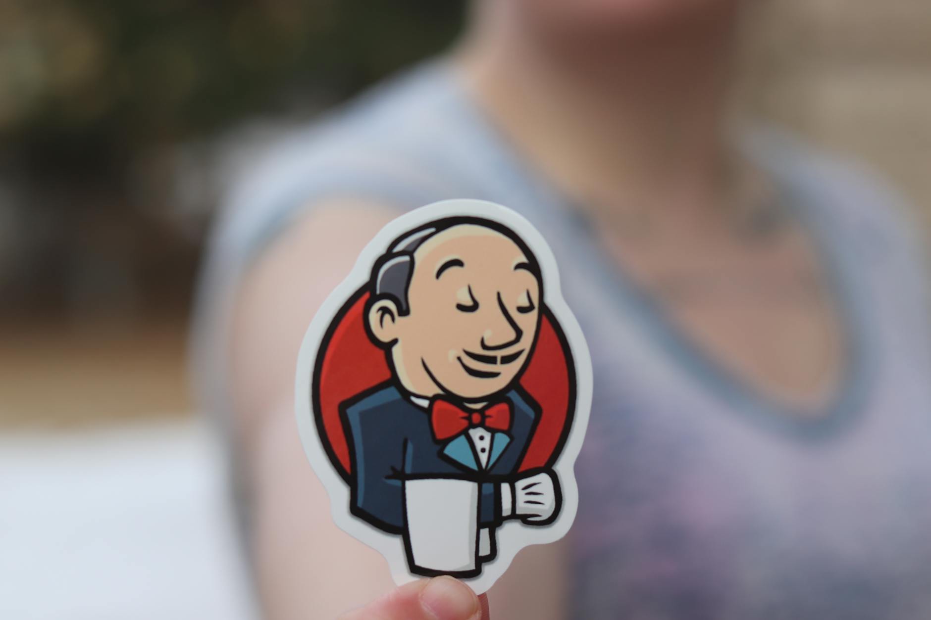 Stiker sandblast kustom dengan desain logo unik dan profesional, tersedia jasa desain logo untuk memenuhi kebutuhan bisnis Anda