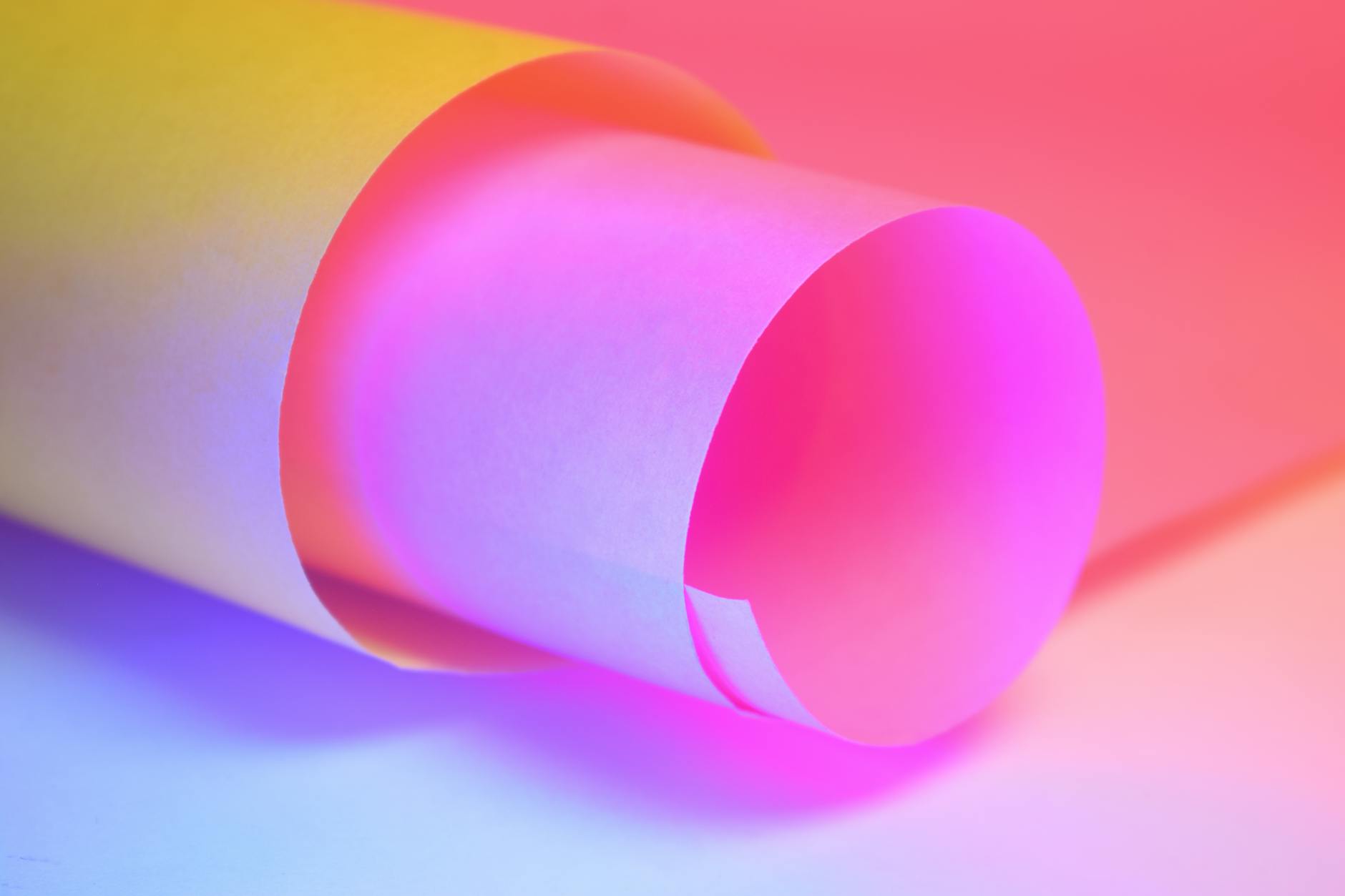 Harga wallpaper dinding per roll yang murah dan berkualitas untuk dekorasi ruangan Anda