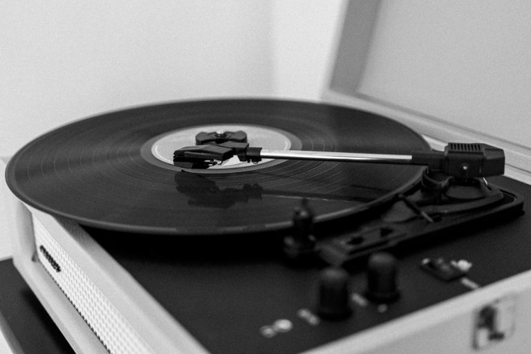 10 Alasan Lantai Vinyl Jadi Pilihan Utama untuk Membuat Rumah Anda Aman dan Nyaman untuk Anak-Anak dan Lansia