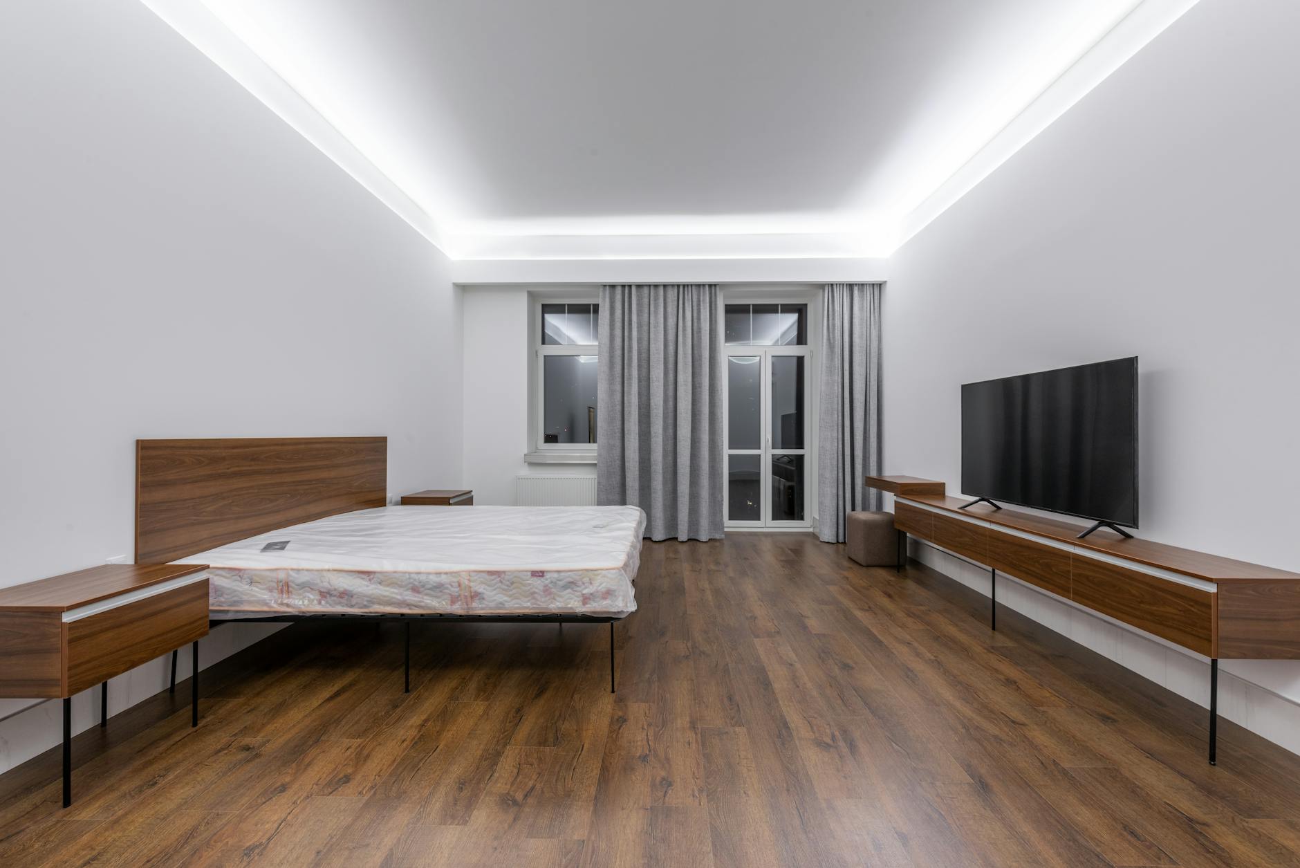 Lantai vinyl motif kayu dan laminated flooring parket dengan harga vinyl lantai per meter yang kompetitif serta jasa pasang lantai vinyl profesional untuk memenuhi kebutuhan dekorasi dan renovasi rumah Anda