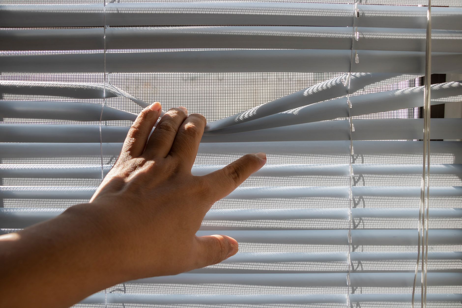 Penutup Jendela (Blinds & Gorden): Roller blinds kantor, vertical blinds murah, horizontal blinds aluminium, gorden rumah minimalis, jasa jahit gorden custom.