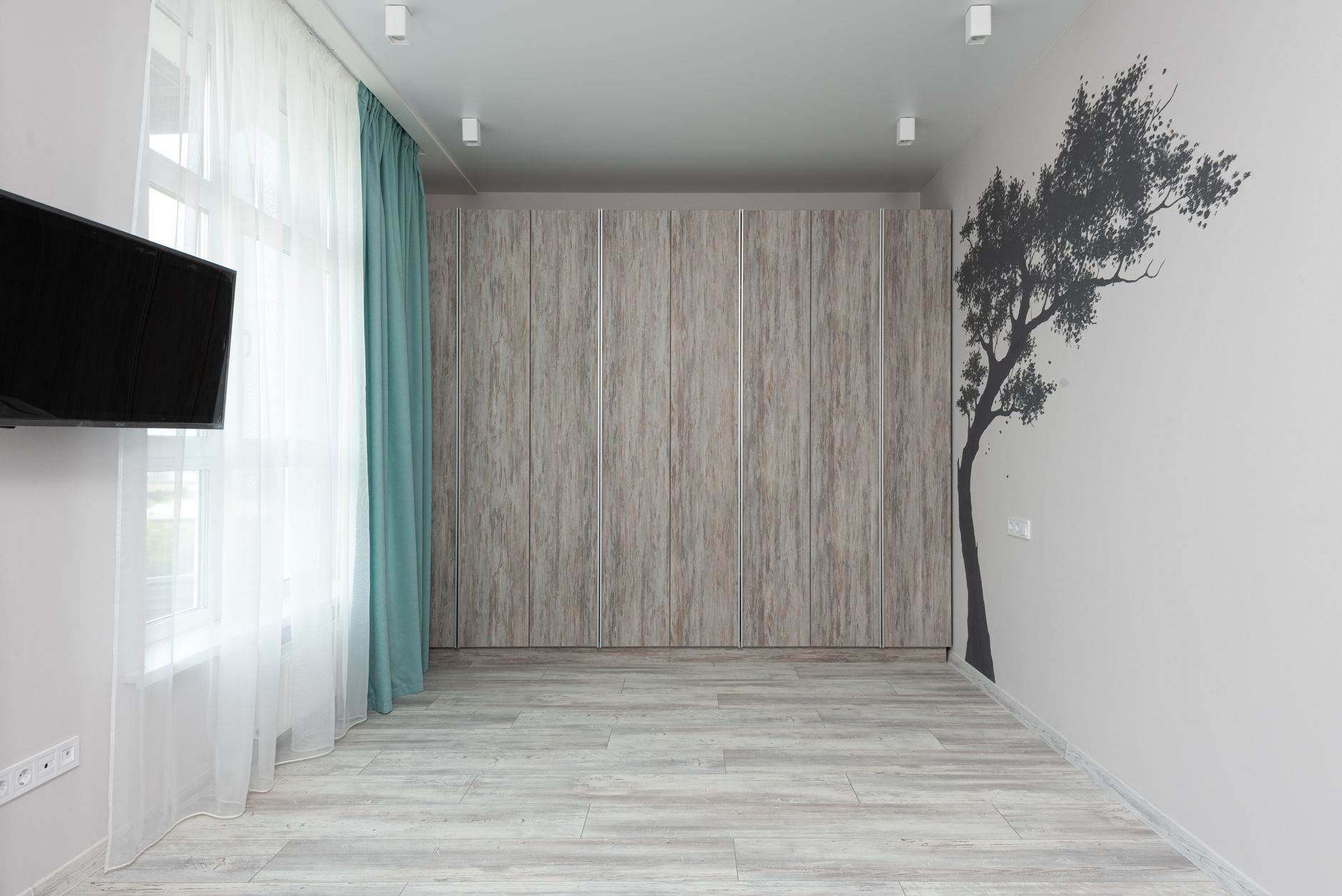 Lantai vinyl motif kayu untuk kamar tidur yang elegan dan modern dengan desain yang menyerupai kayu asli